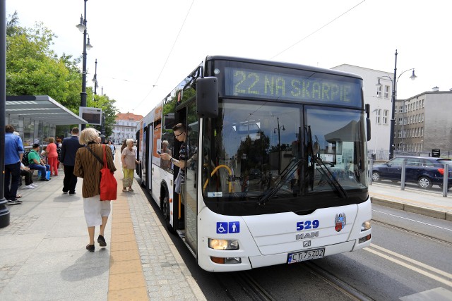 Autobusy linii nr 22 mają kursować między Dworcem Głównym i Skarpą do końca lipca. Później linia zostanie zawieszona