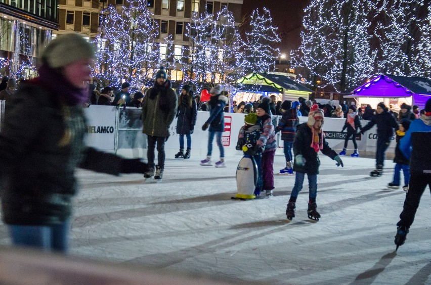 Lodowisko Plac Europejski 2019: Godziny otwarcia, cennik,...