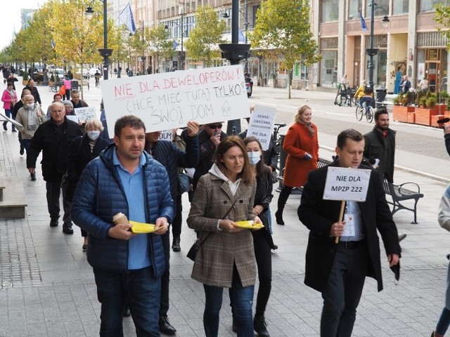 Mieszkańcy Osiedla Wzniesień Łódzkich od blisko dwóch lat protestują przeciw - najpierw projektowi, a potem przegłosowanym - zapisom miejscowego planu zagospodarowania przestrzennego dla terenu, który zamieszkują.