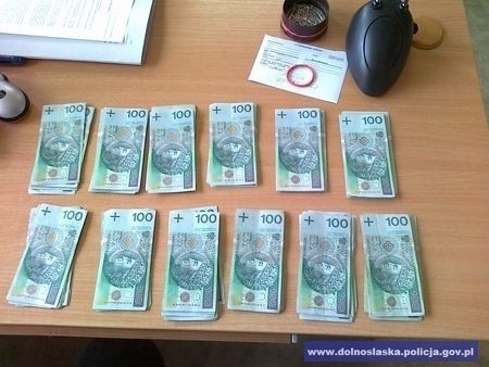 Pieniądze emerytki ze Świebodzic odzyskane przez policję. Okradł ją mężczyzna rozwożący ziemniaki