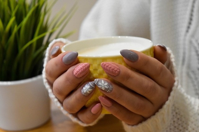 Jaki manicure na jesień? Zobacz propozycje radomskich stylistek paznokci. >>>ZOBACZ WIĘCEJ NA KOLEJNYCH SLAJDACH>>>