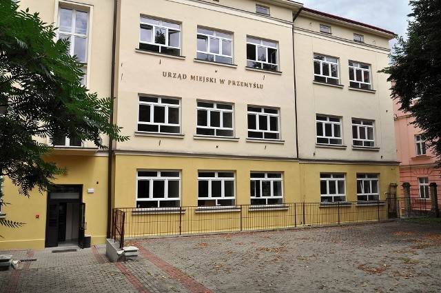 Nowa siedziba kilku wydziałów i komórek Urzędu Miejskiego w Przemyślu. Gmach przy ul. Ratuszowej 1.