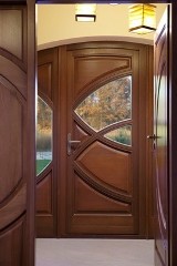 Oryginalne i bezpieczne - drzwi wejściowe w stylu retro