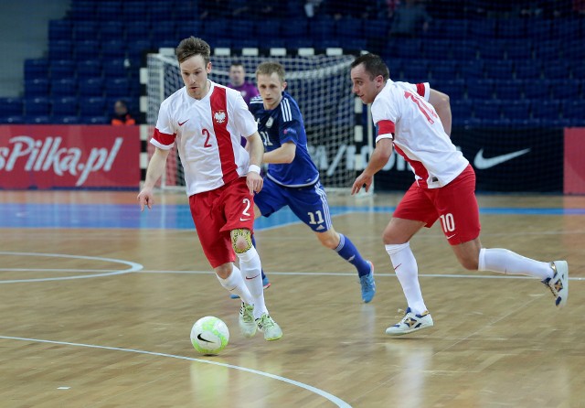 Reprezentacja Polski zremisowała z Rosją, a gola na wagę jednego punktu zdobył Michał Kubik (przy piłce)