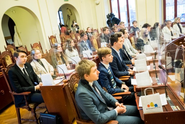 9 grudnia 2021 roku. Inauguracyjna sesja VIII Kadencji Młodzieżowej Rady Miasta Bydgoszczy