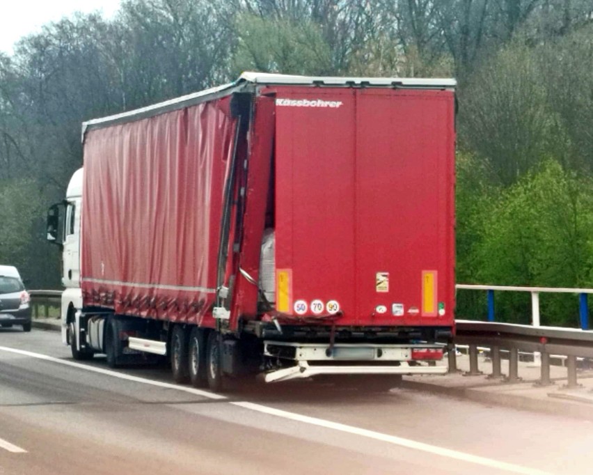 Na autostradzie A4 zderzyły się dwie ciężarówki. Są utrudnienia dla kierowców, jadących w stronę Wrocławia [ZDJĘCIA]