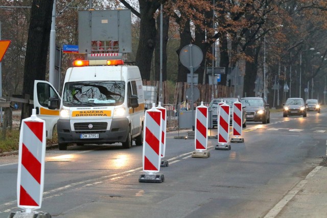 Korek, który utworzył się dziś w ramach zmiany organizacji ruchu przy przebudowie al. Wielkiej Wyspy, ciągnął się od jej skrzyżowania z ul. Olszewskiego, niemal do mostu Zwierzynieckiego.