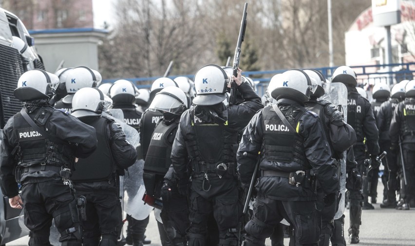 Mecz Resovia Rzeszów - Widzew Łódź. Ośmiu kibiców zatrzymanych przez policję