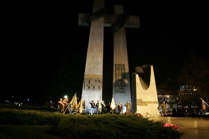 Obchody rocznicy stanu wojennego pod pomnikiem Czerwca '56 w...