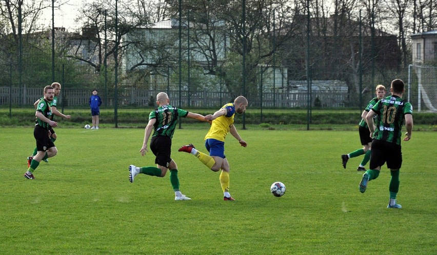 Stal (zielono-czarne stroje) ambitnie walczy o awans do 2...