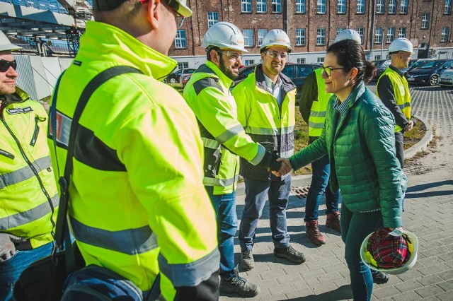 19.04.2019, Gdańsk. Spacer po budowie wiaduktu Biskupia Górka z udziałem prezydent Gdańska Aleksandry Dulkiewicz.