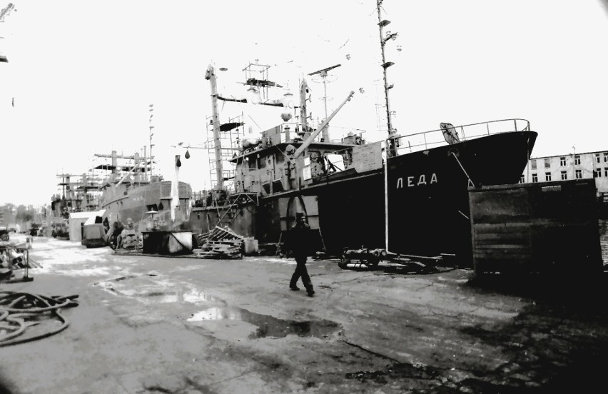 Nabrzeże wyposażeniowe usteckiej stoczni na początku 1984...