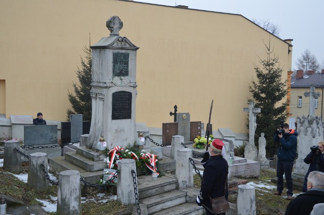 Pomnik powstańców na miechowskim cmentarzu