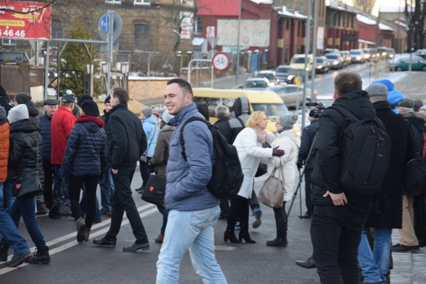 Odsłonięcie płyty pamiątkowej w hołdzie dla Sławomira Pajora w Zintegrowanym Centrum Przesiadkowym [ZDJĘCIA]