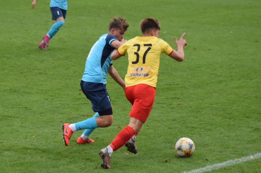 Centralna Liga Juniorów u18. Korona Kielce podzieliła się punktami z Hutnikiem Kraków. Trener: Ten remis jest jak porażka (WIDEO, ZDJĘCIA)