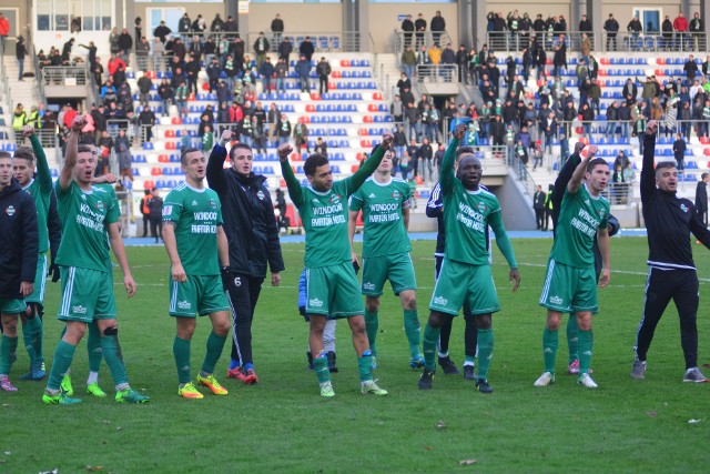 Piłkarze Radomiaka cieszą się po wygranej z GKS Bełchatów.