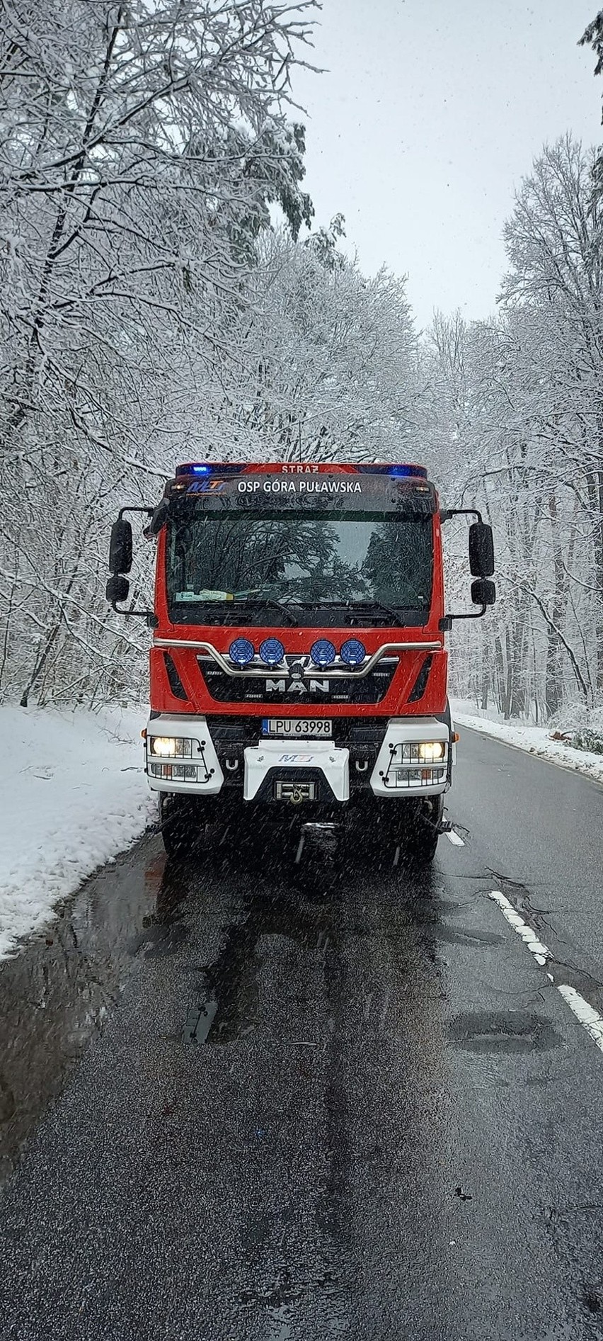Skutki intensywnych opadów śniegu w województwie lubelskim. Strażacy interweniowali ponad 800 razy