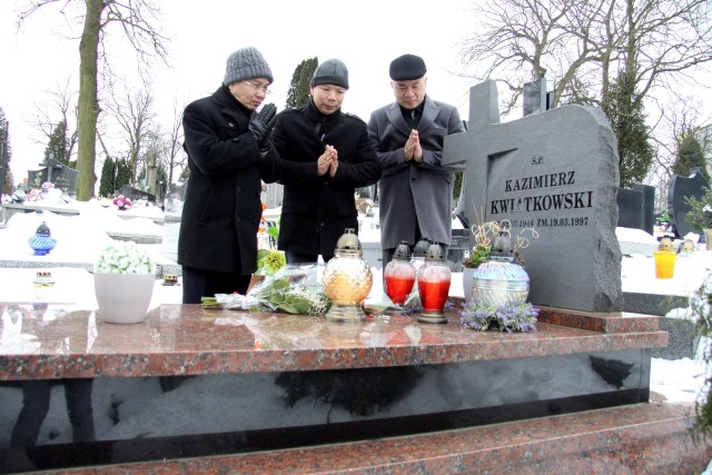 Delegacja ambasady Wietnamu oddała w poniedziałek hołd pamięci lubelskiemu konserwatorowi Kazimierzowi Kwiatkowskiemu