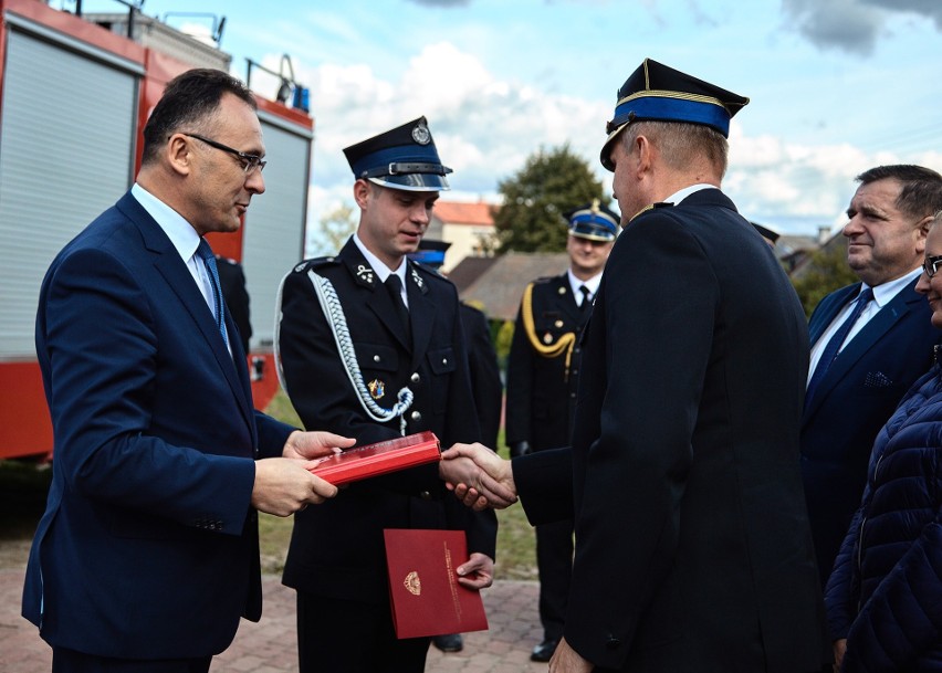 Druhowie z Ochotniczej Straży Pożarnej w Skrzyńsku dostali wóz strażacki