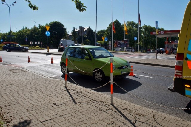 W środę (23.05) przed godz. 9., kierujący osobowym VW mężczyzna, potrącił młodą dziewczynę na przejściu dla pieszych koło stacji paliw Circle. Poszkodowana została odwieziona do szpitala. Wszyscy uczestnicy wypadku byli trzeźwi. Policja prosi kierowców o ostrożność w szczególności w okolicach przejść dla pieszych.