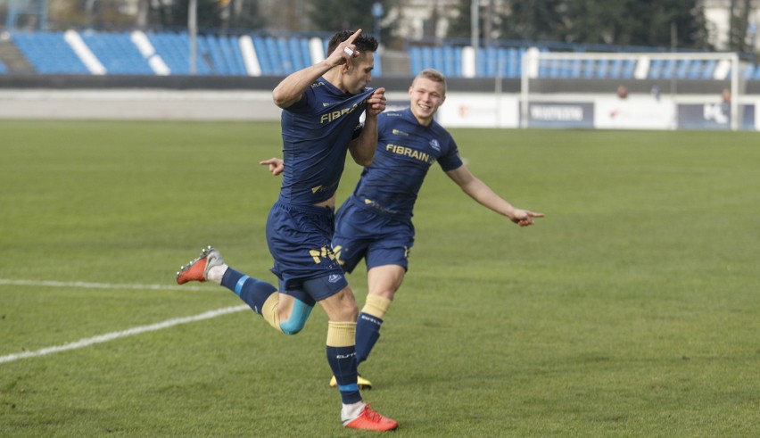 Stal Rzeszów pokonuje u siebie Chełmiankę Chełm 2:0....