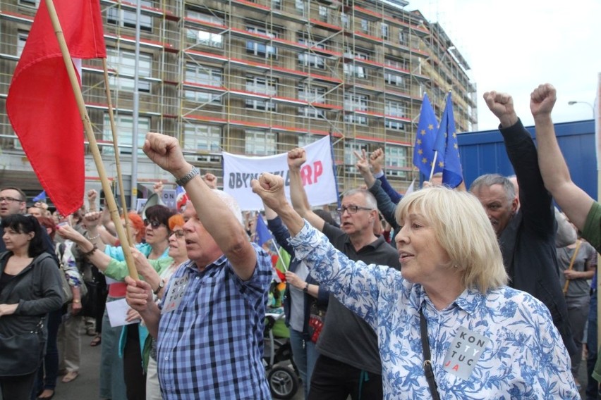 Pikieta pod siedzibą PiS we Wrocławiu