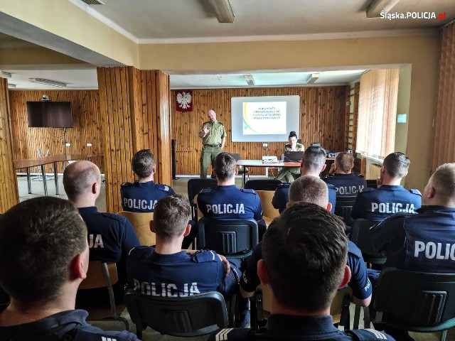 W Samodzielnym Pododdziale Prewencji Policji w Częstochowie miał miejsce cykl spotkań z funkcjonariuszami Straży Granicznej. Celem warsztatów szkoleniowych było przybliżenie przepisów, dotyczących obcokrajowców i ustawy o cudzoziemcach.