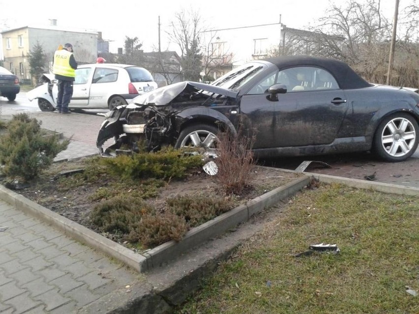 Wypadek w Krosinku: Zderzenie dwóch aut, jedna osoba ranna