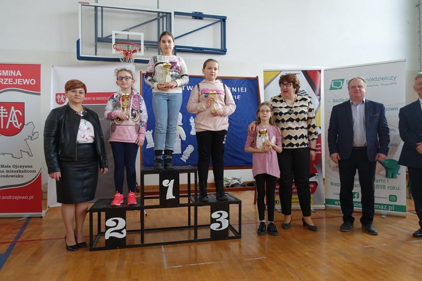 Turniej Królewskie Szachy w Starej Ruskołęce, gm. Andrzejewo, 9.04.2022 rywalizowało prawie 100 szachistów!