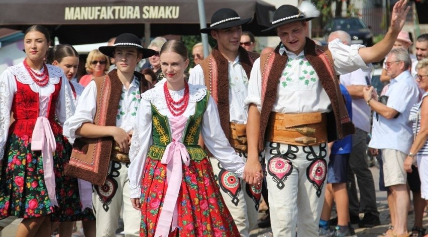 Dożynki ekumeniczne odbyły się w Brennej, wspólne nabożeństwo i piękny korowód ZDJĘCIA