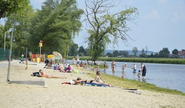 Plażowiczów nad zalewem w Pińczowie nie brakowało w ostatnie upalne dni.