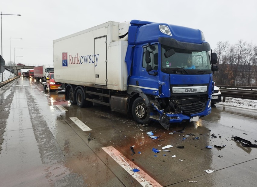 Wypadek na autostradzie A4, zderzenie dwóch ciężarówek pod...