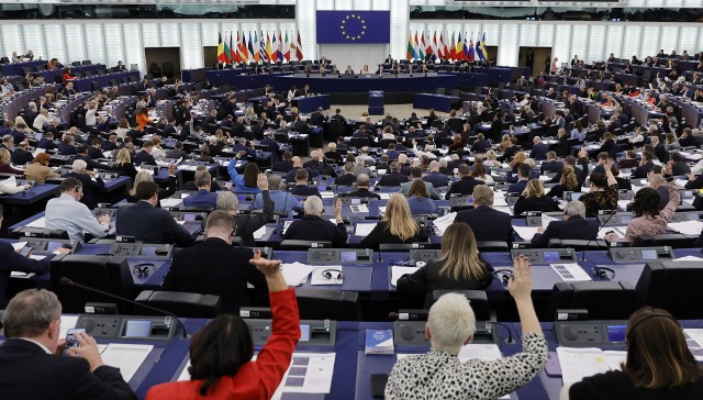 Parlament Europejski w przyjętej w środę rezolucji opowiedział się za zmianą traktatów unijnych. W głosowaniu 291 europosłów było „za”, 274 – „przeciw”, a 44 wstrzymało się od głosu.