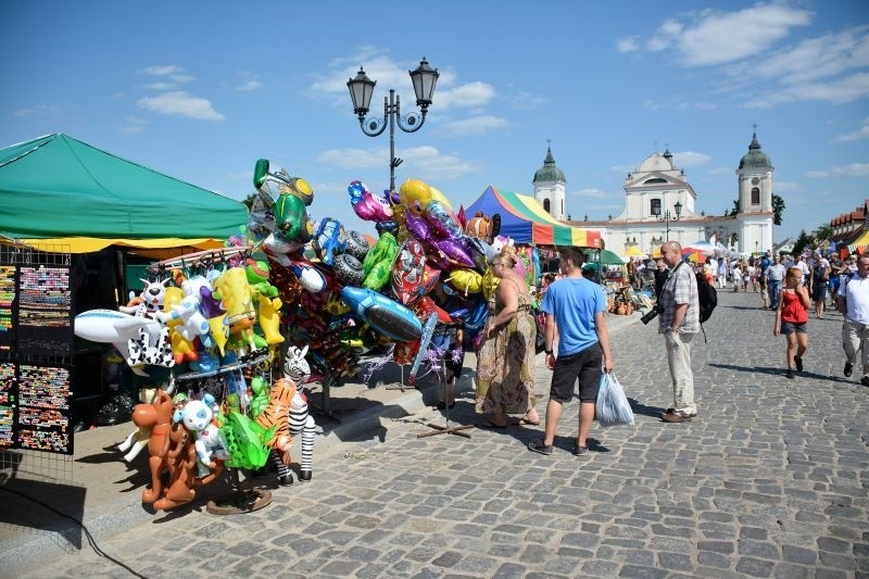 XIV Tykocińska Biesiada Miodowa. Miłośnicy miodu opanowali rynek [ZDJĘCIA]