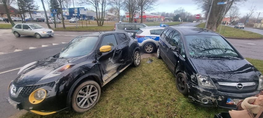 W sobotę około południa do zderzenia dwóch samochodów...