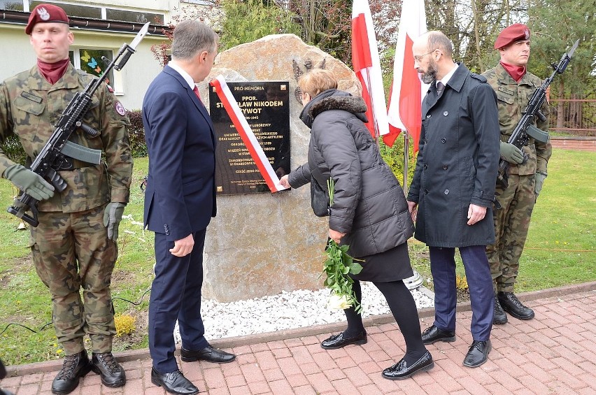 Uroczystości odsłonięcia pomnika ppor. Stanisława Nikodema...