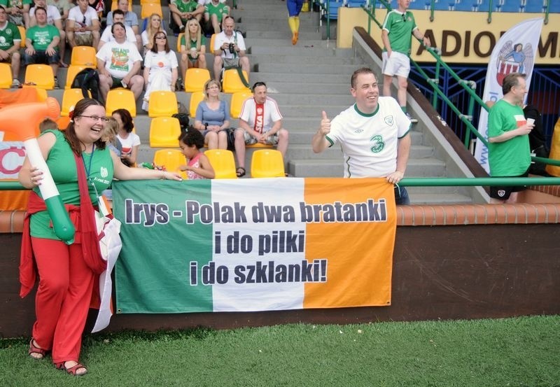 Polska - Irlandia   towarzyskie spotkanie kibiców z Torunia i Irlandii w piłce nożnej