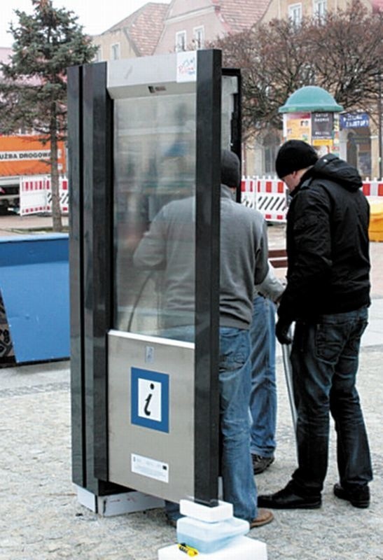 Pierwszy infokiosk został zamontowany na Starym Rynku w piątek. Możliwe, że urządzenie w wersji testowej zacznie działać już w tym tygodniu.