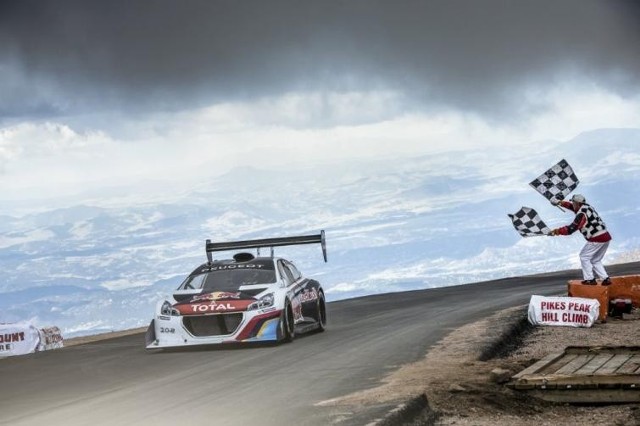 Sebastien Loeb ustanowił nowy rekord w zawodach Pikes Peak (zdjęcia, film)