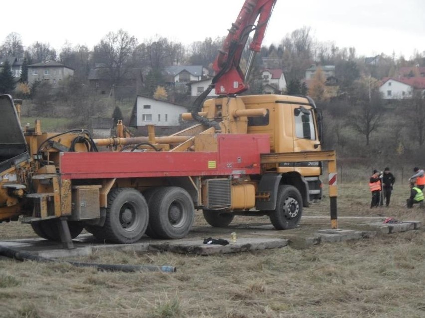 Na początku robót przy budowie szpitala w Żywcu w ziemię...