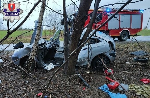 Śmiertelny wypadek w gm. Skierbieszów. 18-latek nie dostosował prędkości do warunków na drodze 