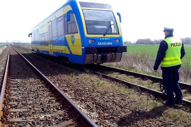 Do wypadku doszło o 11.40 między Prudnikiem a Lubrzą.