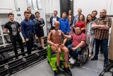 Inżynierowie z Politechniki Wrocławskiej budują wózek terenowy dla niepełnosprawnych