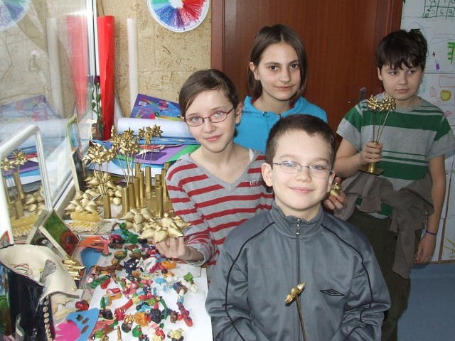 Dzieci pokazały nam swoje prace z makaronu, wykonane podczas warsztatów w głogowskim ośrodku kultury