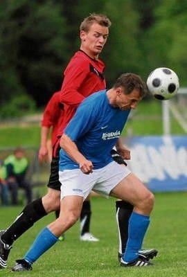 Główkuje Piotr Łojek (Watra), za nim Mateusz Kłosowski (Zakopane) Fot. Maciej Zubek