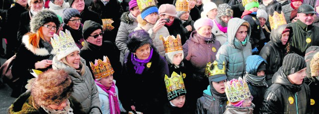 Mieszkańcy Stalowej Woli tłumnie uczestniczyli w Orszaku Trzech Króli, jaki przeszedł przez centrum miasta - od kościoła Opatrzności Bożej do kaplicy akademickiej.