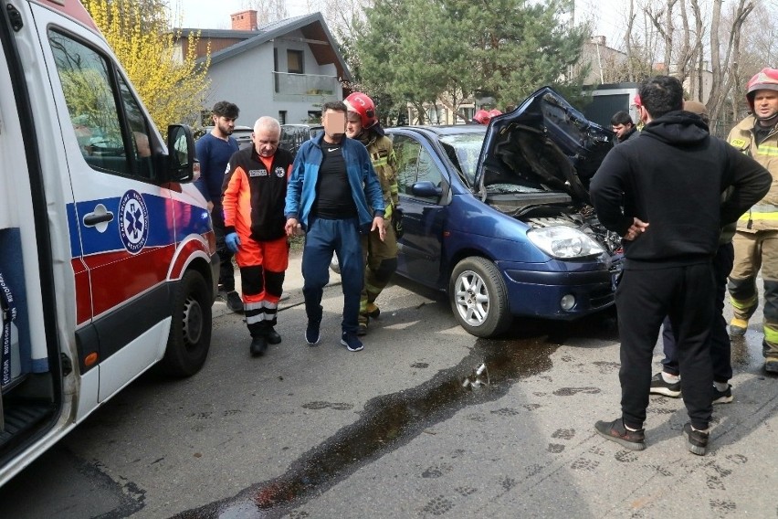 Wypadek w Dobrzykowicach pod Wrocławiem. Czołowe zderzenie...