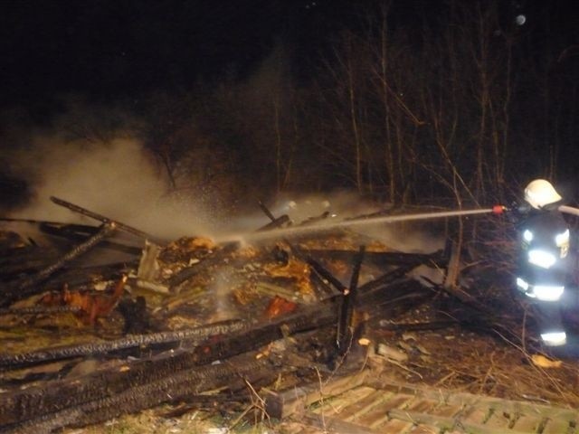 Dwie stodoły spaliły się w Osinach w odstępie dwóch dni. Na zdjęciu: Podczas akcji gaśniczej.