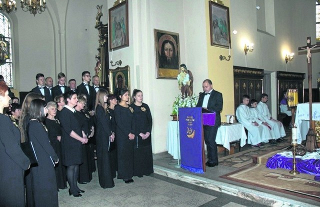 Drugie urodziny Chóru Chorus Familiaris i obchody w Kościele Parafialnym w Woli Baranowskiej okraszone pięknym występem