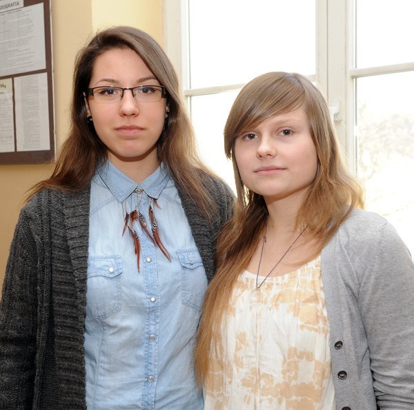 Natalia Mirowska i Ola Kieler, maturzystki z klasy...